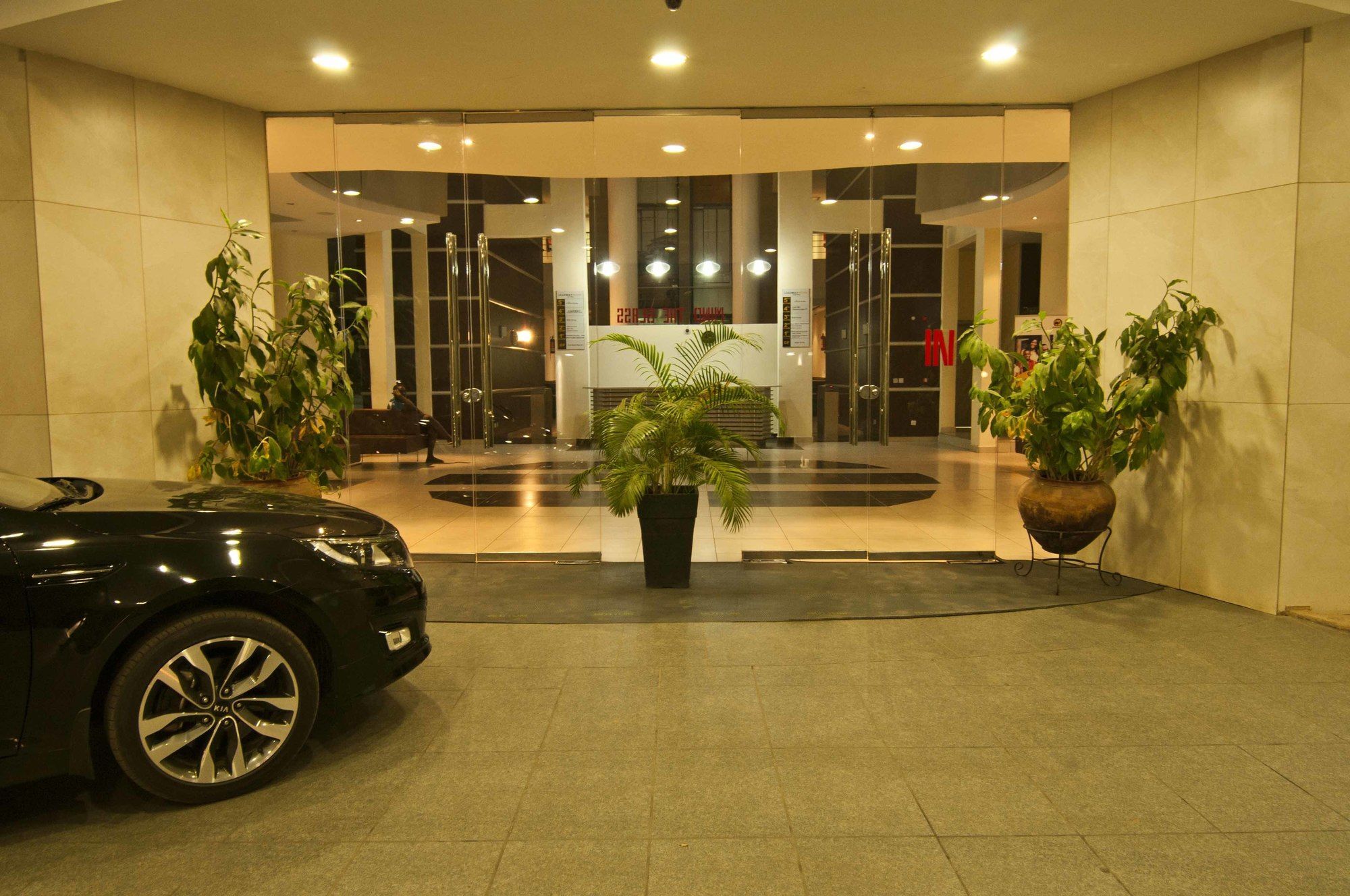 L'Eola Suites Абуджа Экстерьер фото